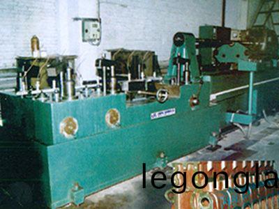 柴(chai)油机缸体凸轮轴(zhou)孔(kong)精铰组合机床